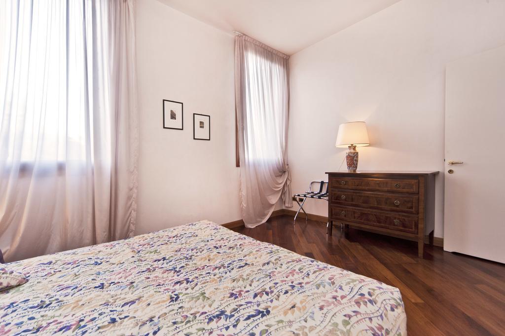 Very Central Apartment In Historical 1600 Palace With Lift A Few Min Walk From San Marco Square Venedig Zimmer foto