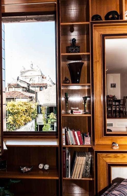 Very Central Apartment In Historical 1600 Palace With Lift A Few Min Walk From San Marco Square Venedig Zimmer foto