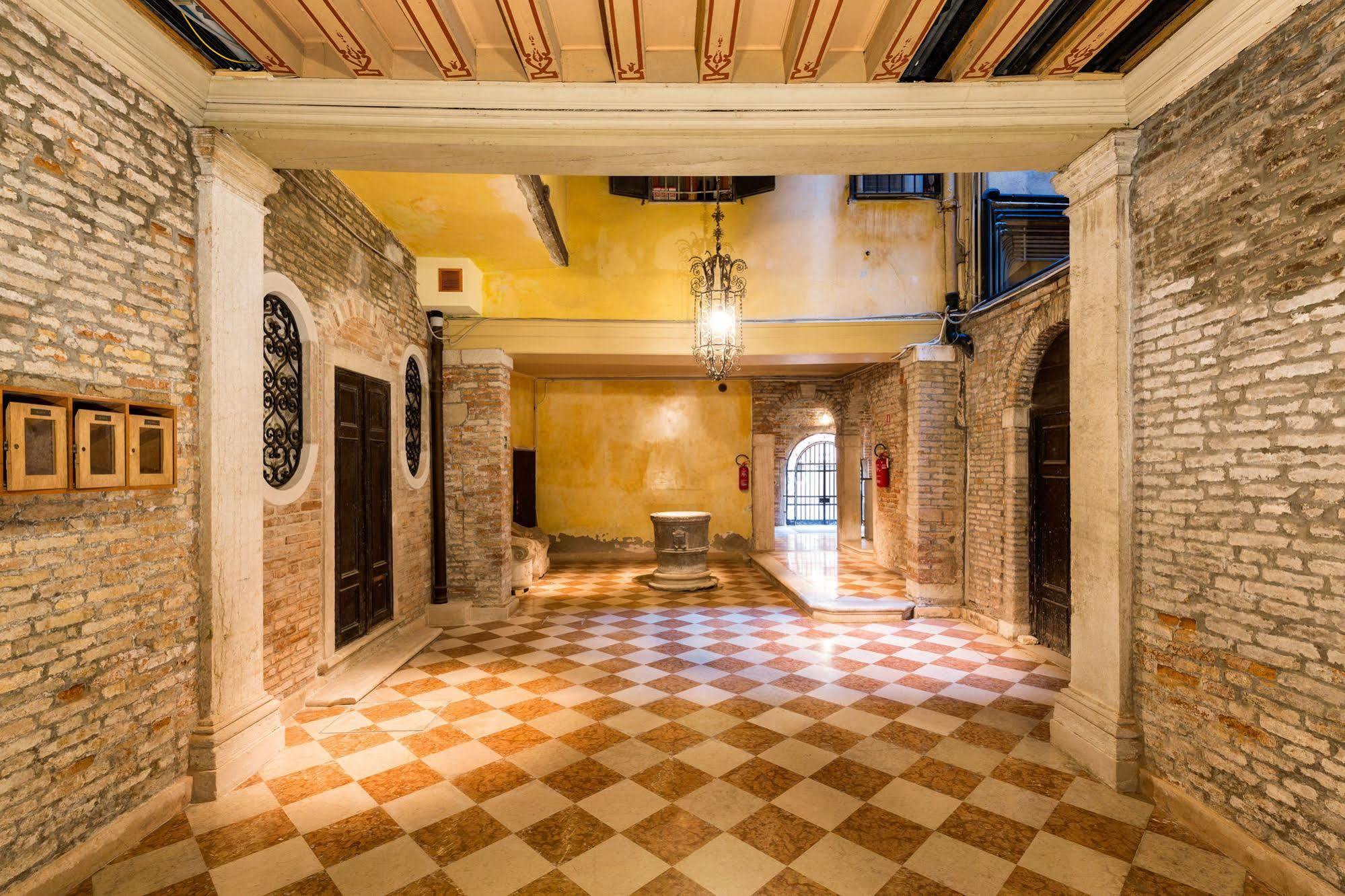 Very Central Apartment In Historical 1600 Palace With Lift A Few Min Walk From San Marco Square Venedig Exterior foto