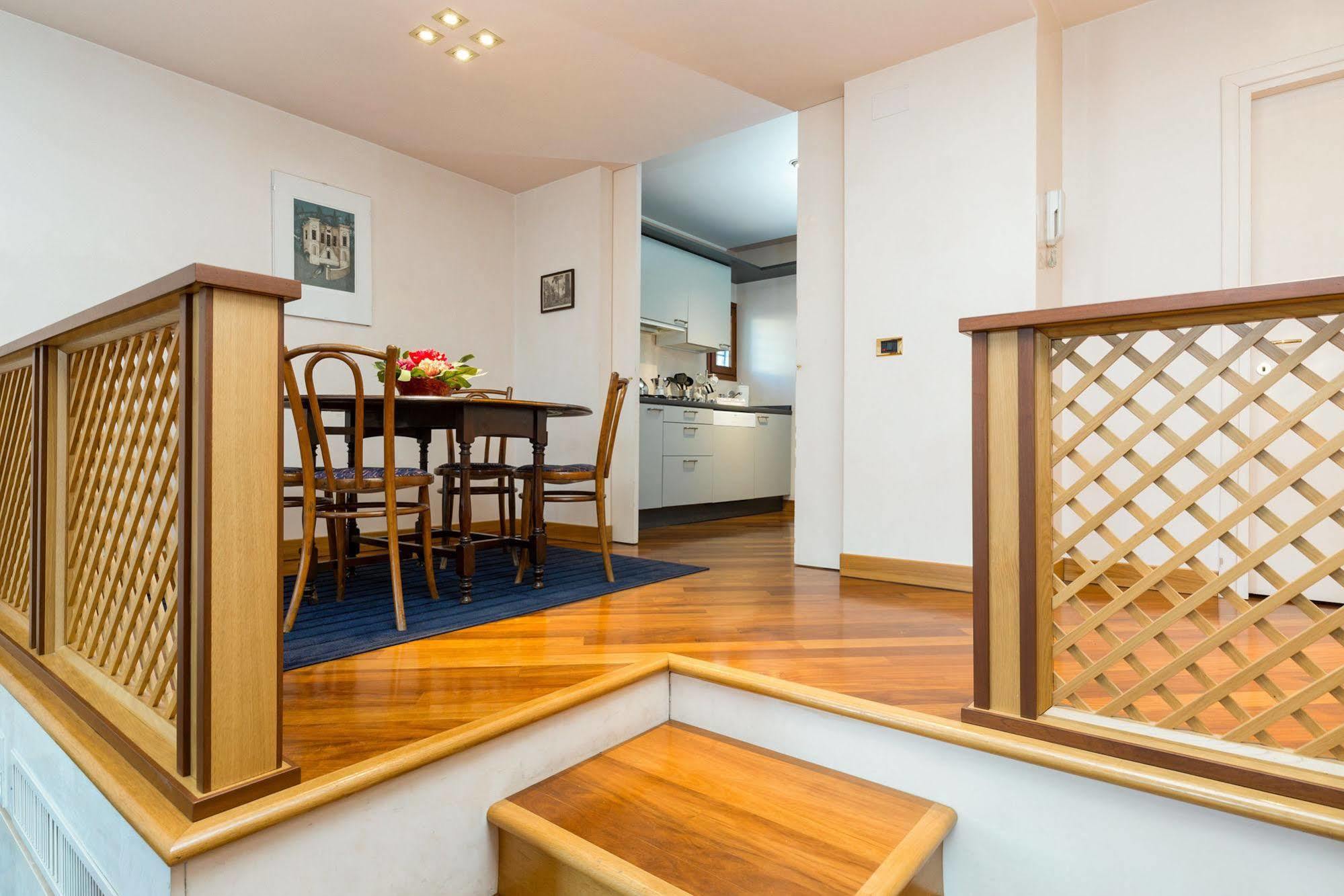 Very Central Apartment In Historical 1600 Palace With Lift A Few Min Walk From San Marco Square Venedig Exterior foto