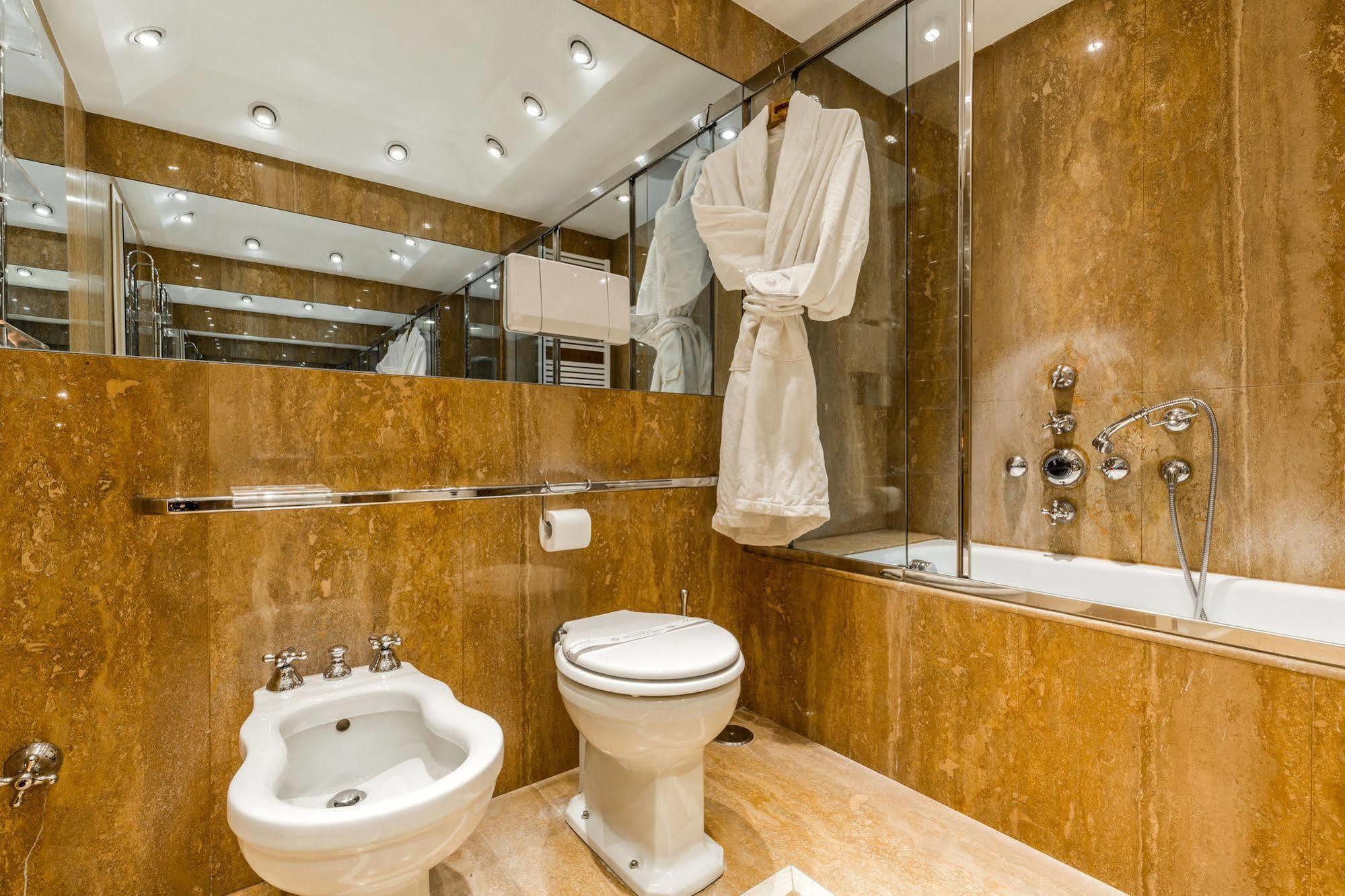 Very Central Apartment In Historical 1600 Palace With Lift A Few Min Walk From San Marco Square Venedig Exterior foto